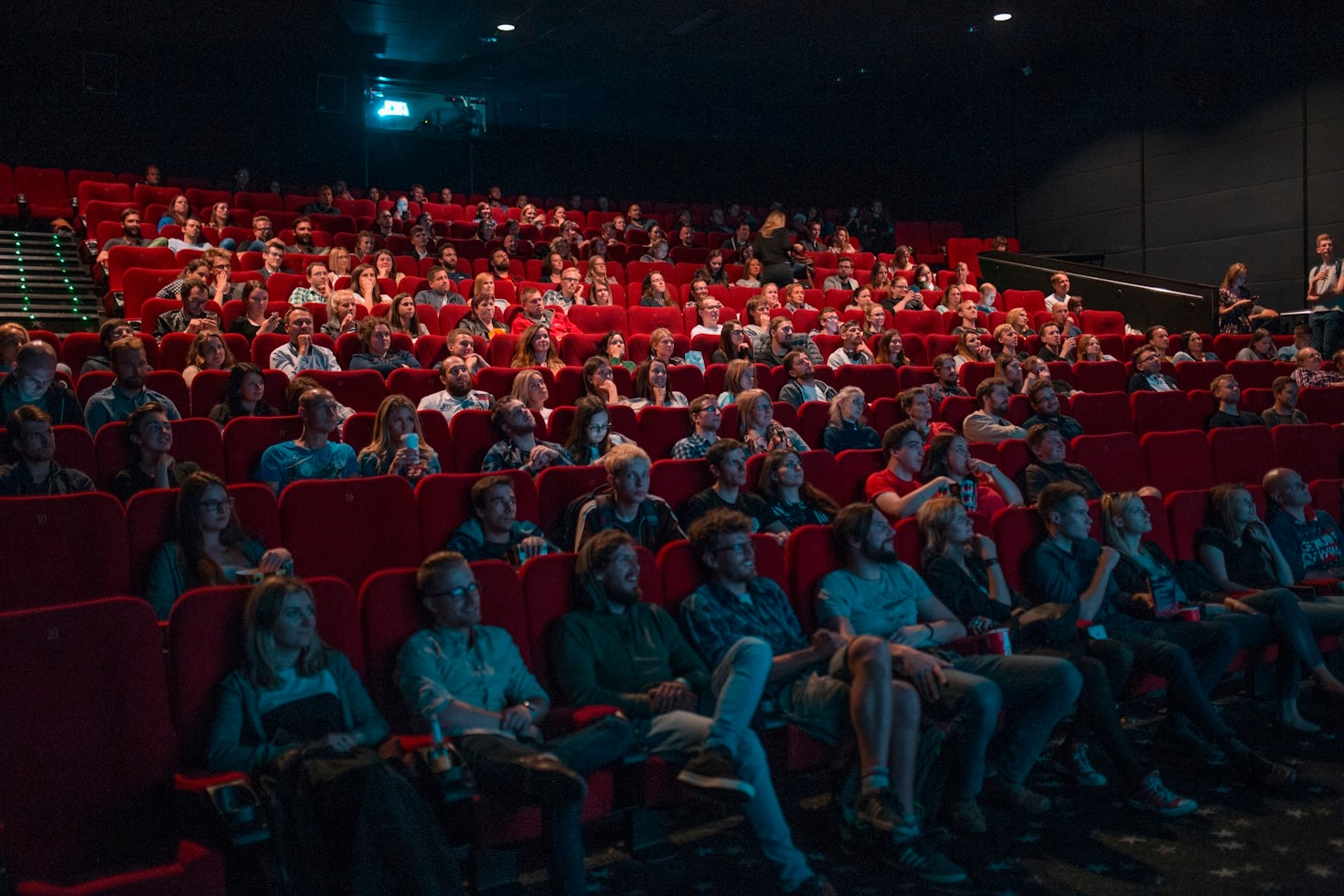 Os Benefícios de Assistir Filmes na COMSAT FILMES